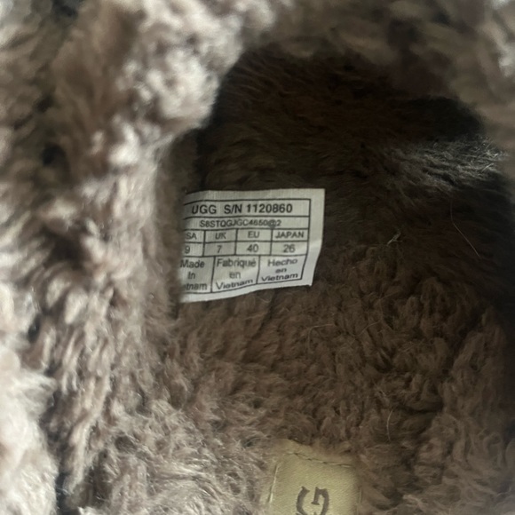 UGG Fuzz Sugar Cross Slide - Picture 6 of 11